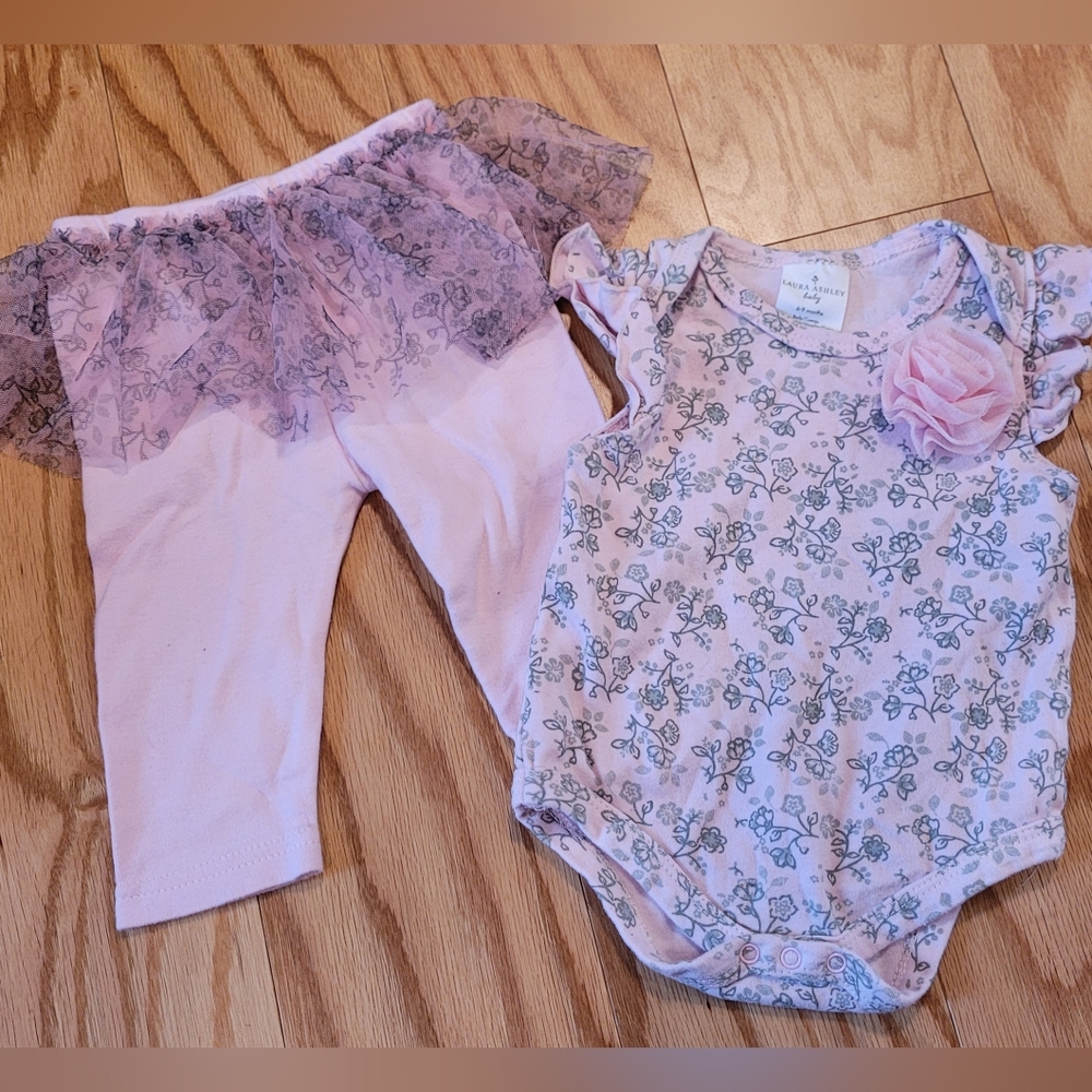 Laura Ashley baby 6-9M